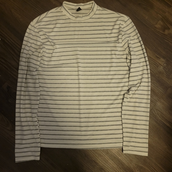 SHEIN B&W Striped Modern Knitted Relaxed-fit Classic Long Sleeve Shirt - Picture 2 of 4